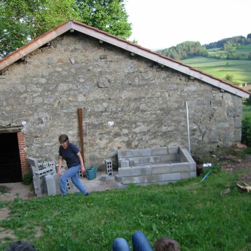Nous avons choisi un lieu extérieur abrité des vents dominants.