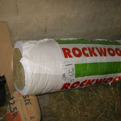 La laine de verre ou de roche recouvrira le dôme hémisphérique du four pour ralentir son refroidissement.