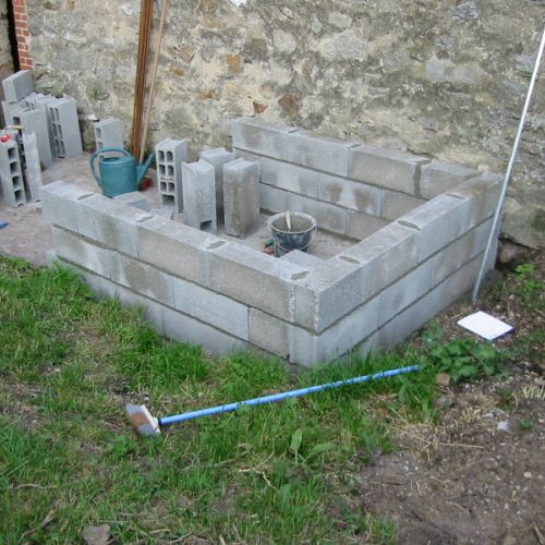 La structure est constituée de parpaings de 50x20x15 cm