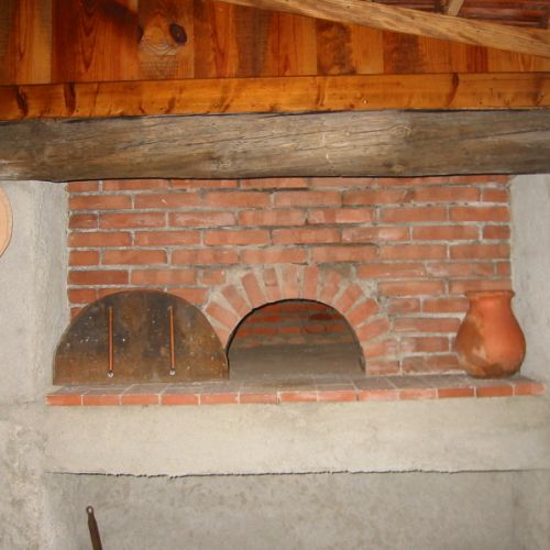 La porte du four est une simple tôle d'acier de 10 ou 12 mm.